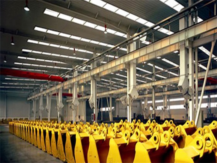 盘锦徐工集团挖掘机装配车间